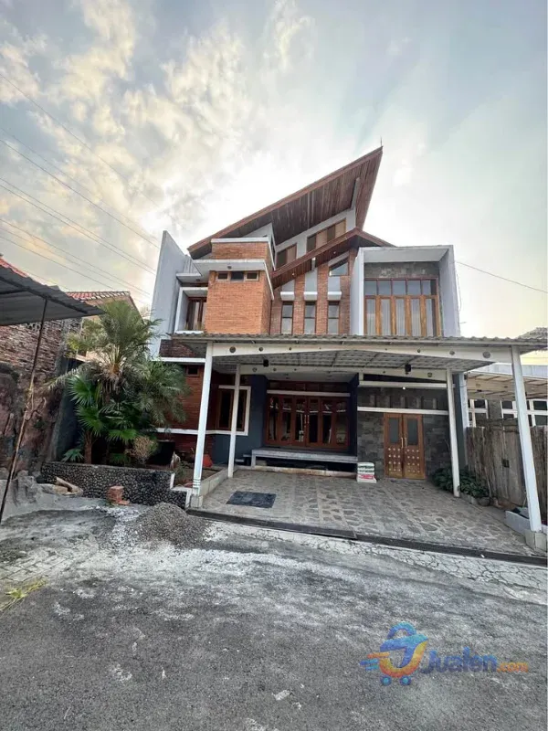 Dijual Rumah Dekat pasar Sampangan Semarang 3 Lantai